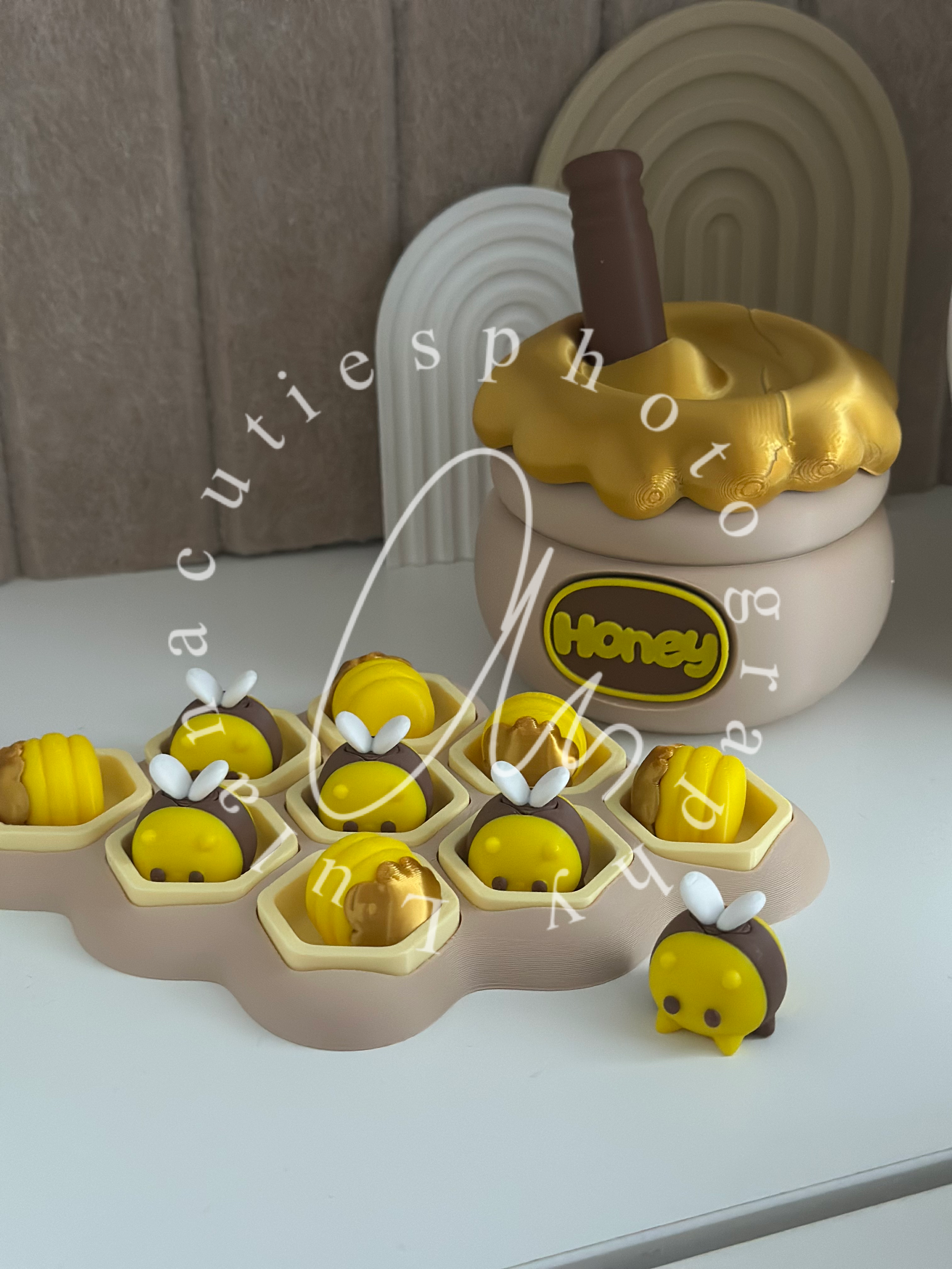 Betty Bees TicTacToe