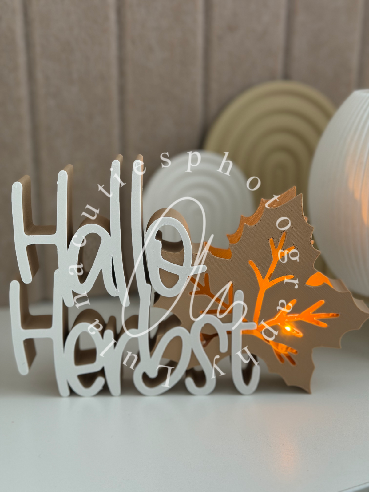 Hallo Herbst Schriftzug mit Ballonlicht