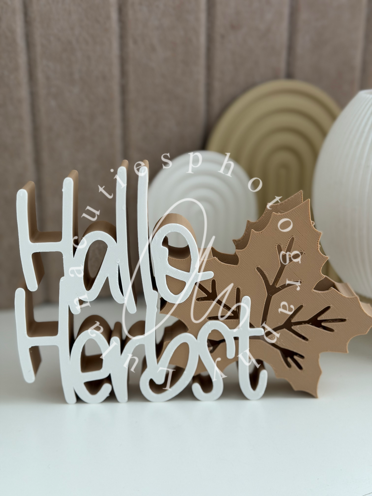 Hallo Herbst Schriftzug mit Ballonlicht