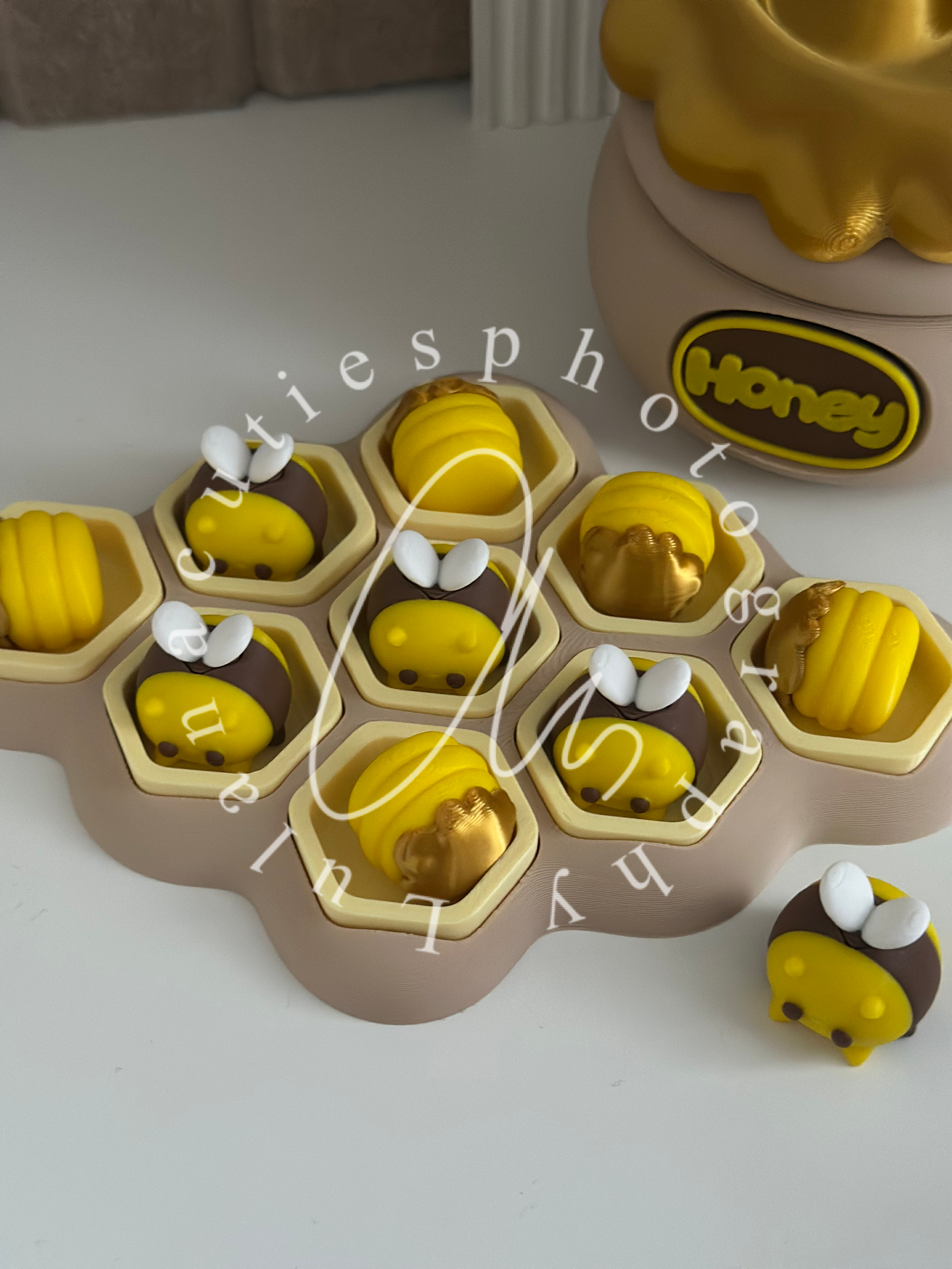 Betty Bees TicTacToe