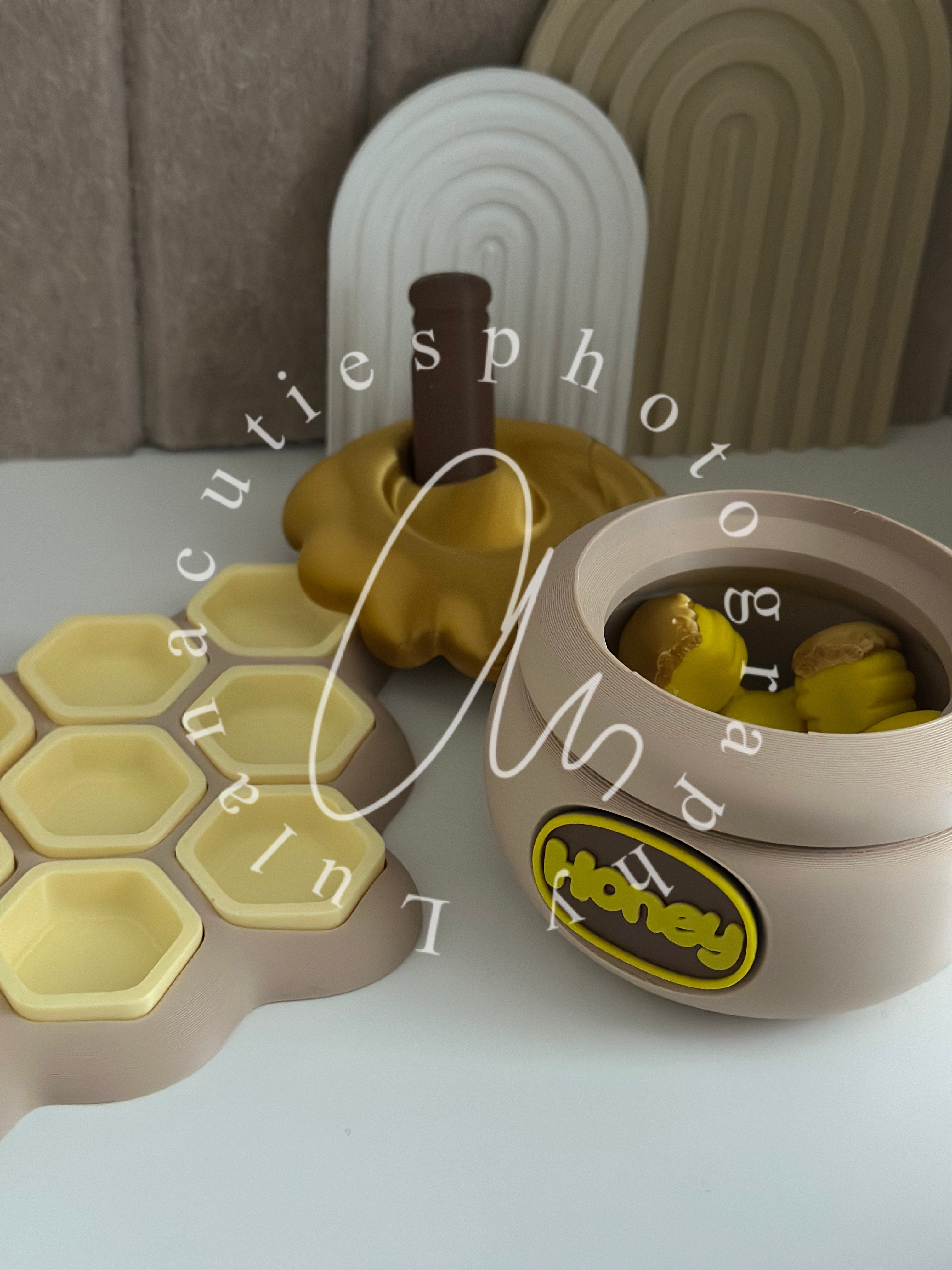 Betty Bees TicTacToe