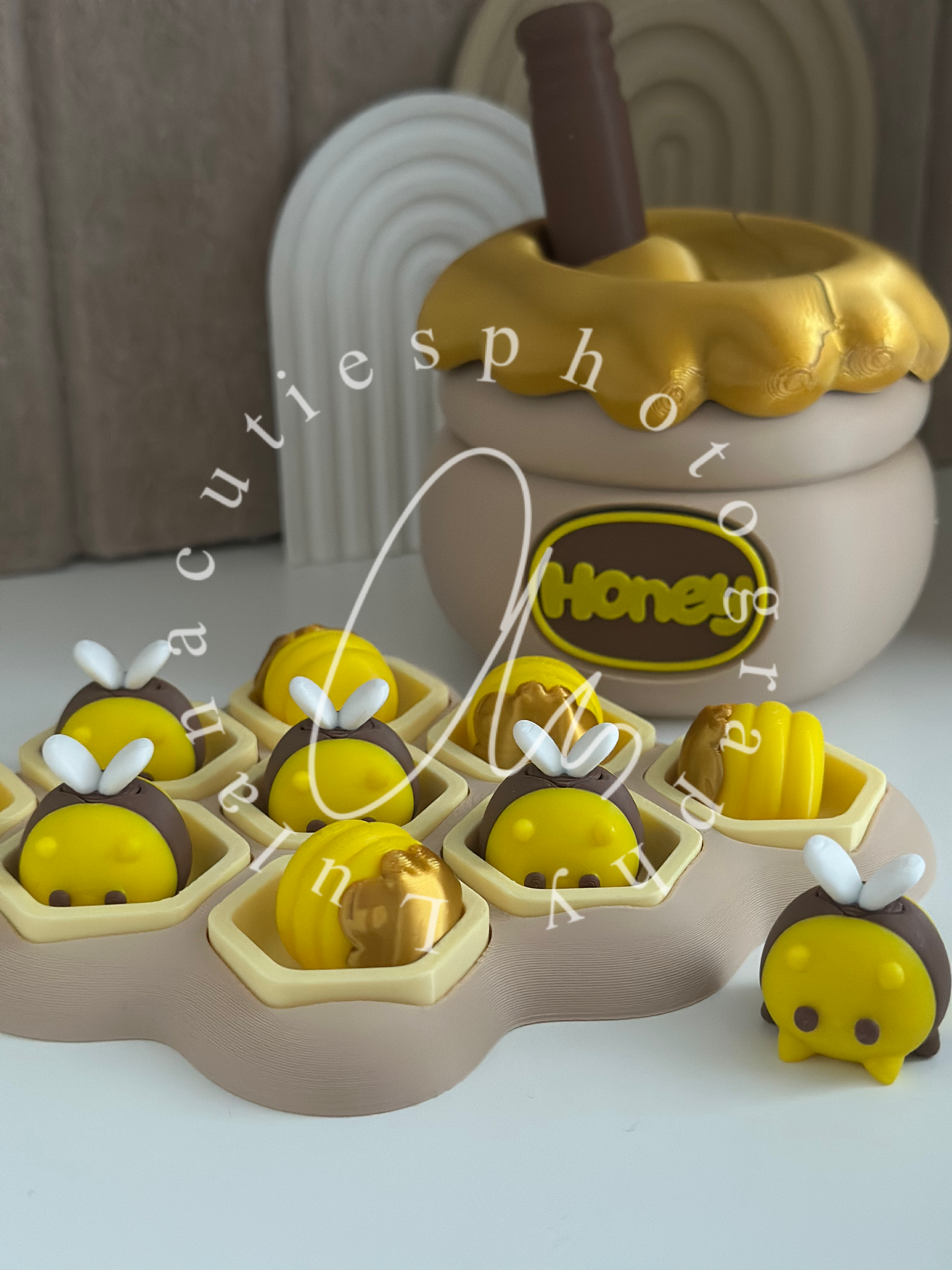 Betty Bees TicTacToe